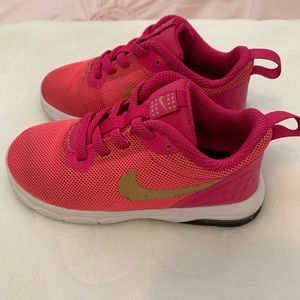 Nike air toddler shoes